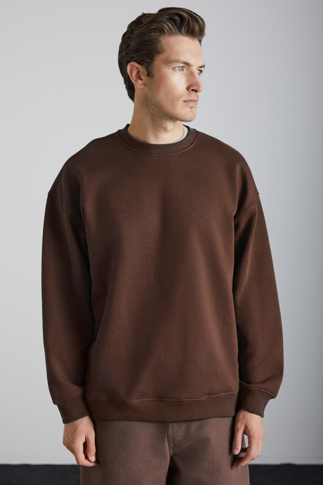 TOKYO Erkek Içi Polarlı Yumuşacık Organik Pamuklu Arka Etiket Detaylı Oversize Kahverengi Sweatshirt