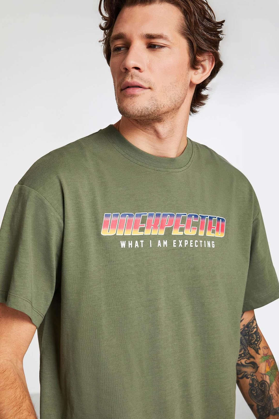 Unexpected Erkek  Oversize Bisiklet Yaka Kısa Kollu Önü Baskılı Geniş Kesim Haki T-Shirt