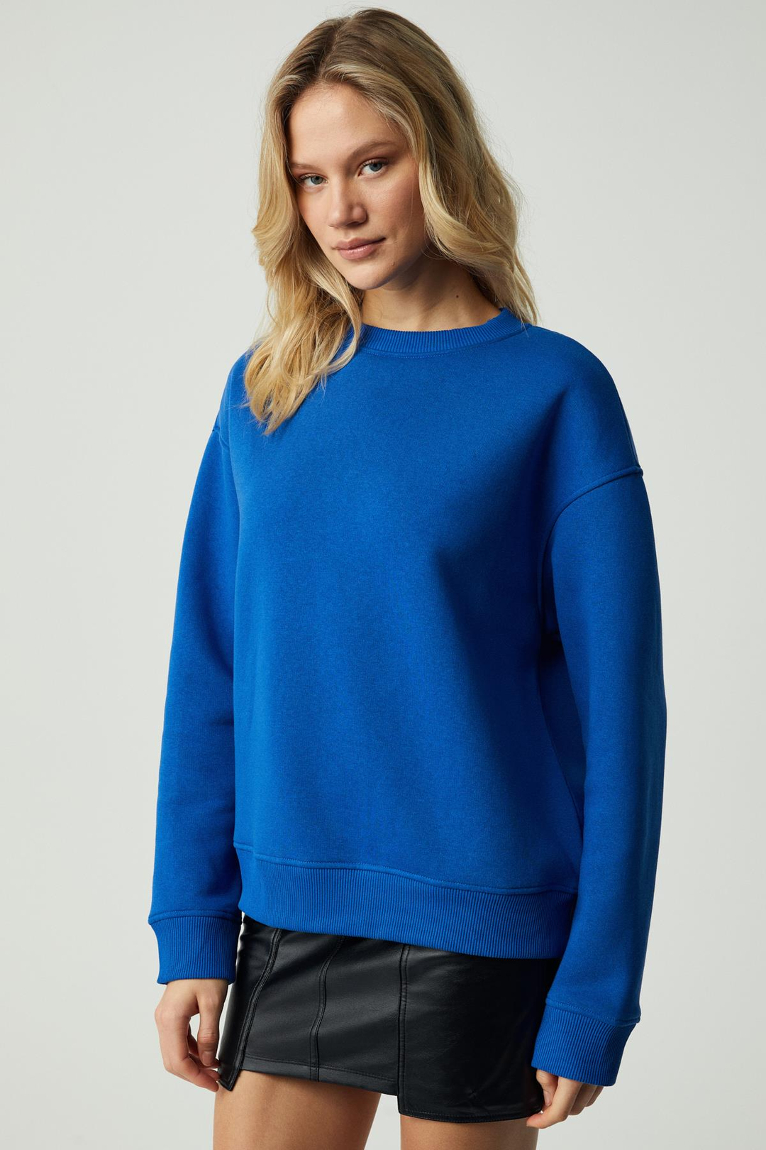 VANELTINA Kadın Organik Pamuklu Yumuşacık İçi Polarlı Yuvarlak yakalı Parlament Mavi Sweatshirt