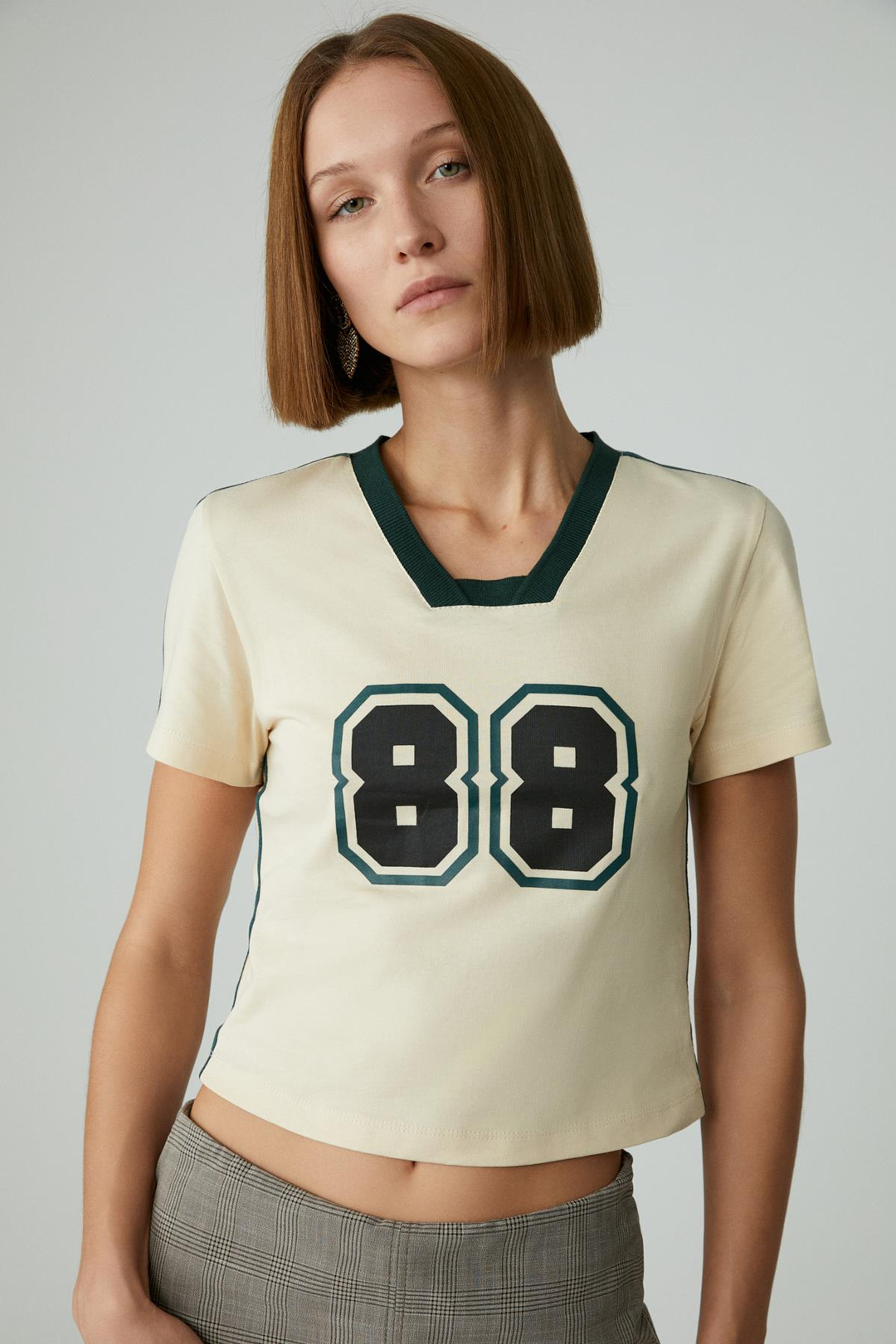 YEIDY Kadın Slim Baskılı Kısa Kol Asimetrik Yaka Bej T-Shirt