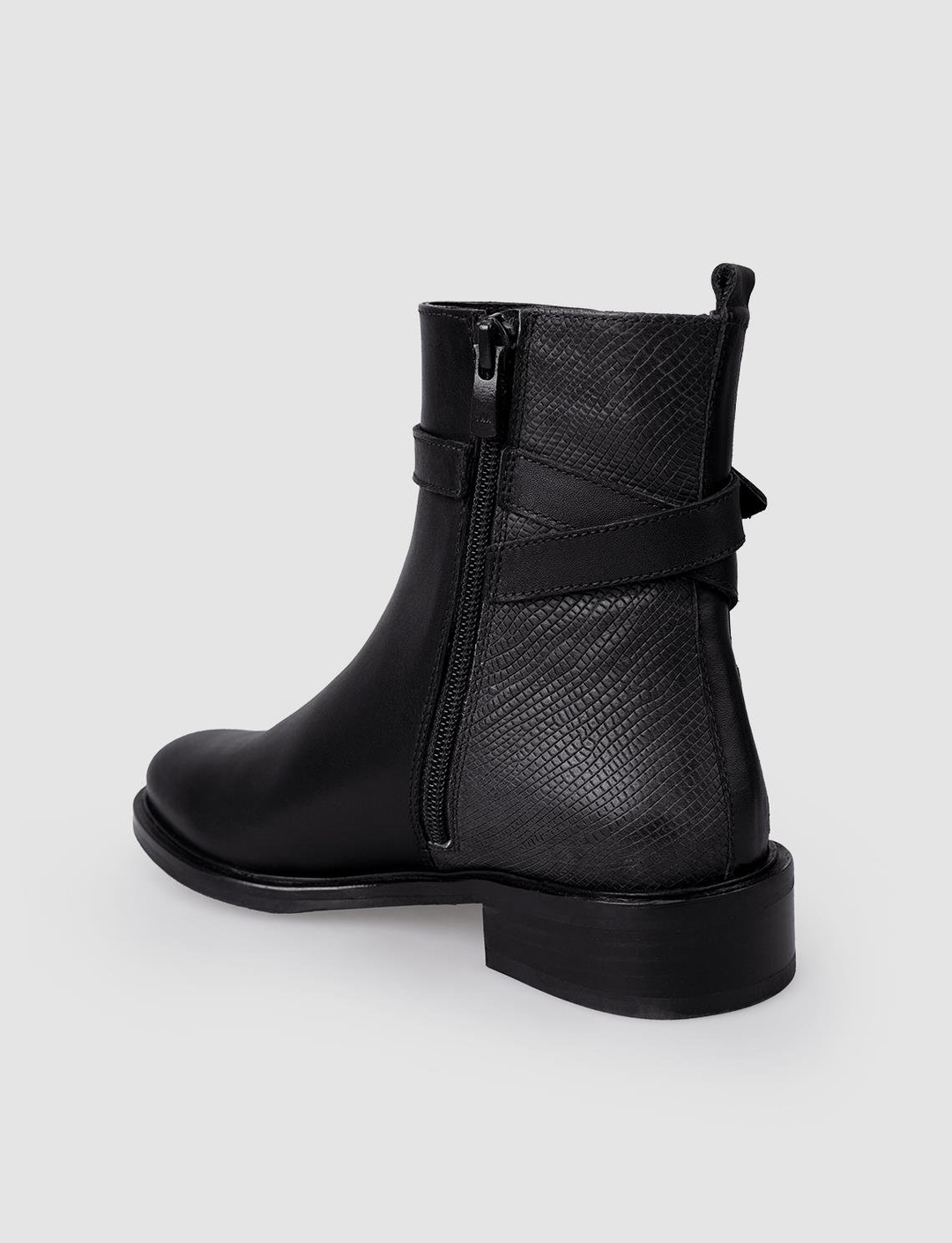 %100 Hakiki Deri Siyah Kadın Bot