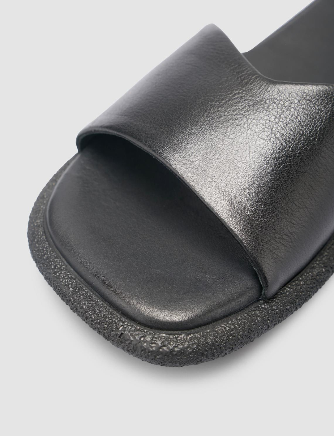 %100 Hakiki Deri Siyah Kadın Terlik