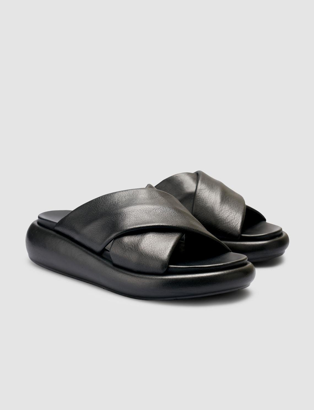 %100 Hakiki Deri Siyah Kadın Terlik