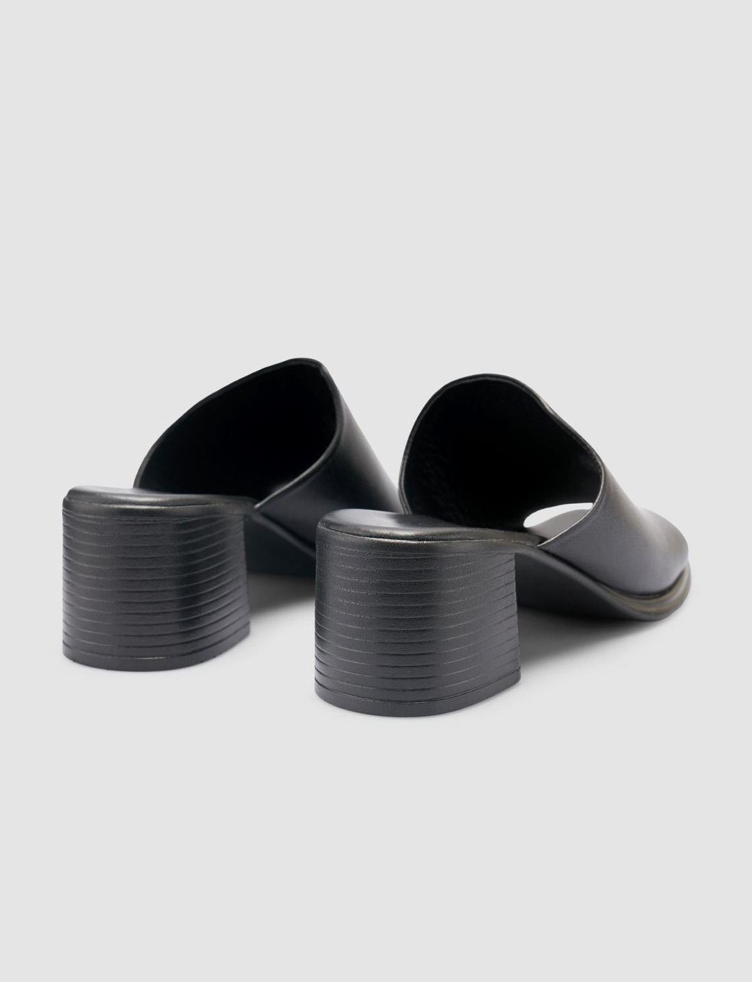 %100 Hakiki Deri Siyah Kadın Terlik