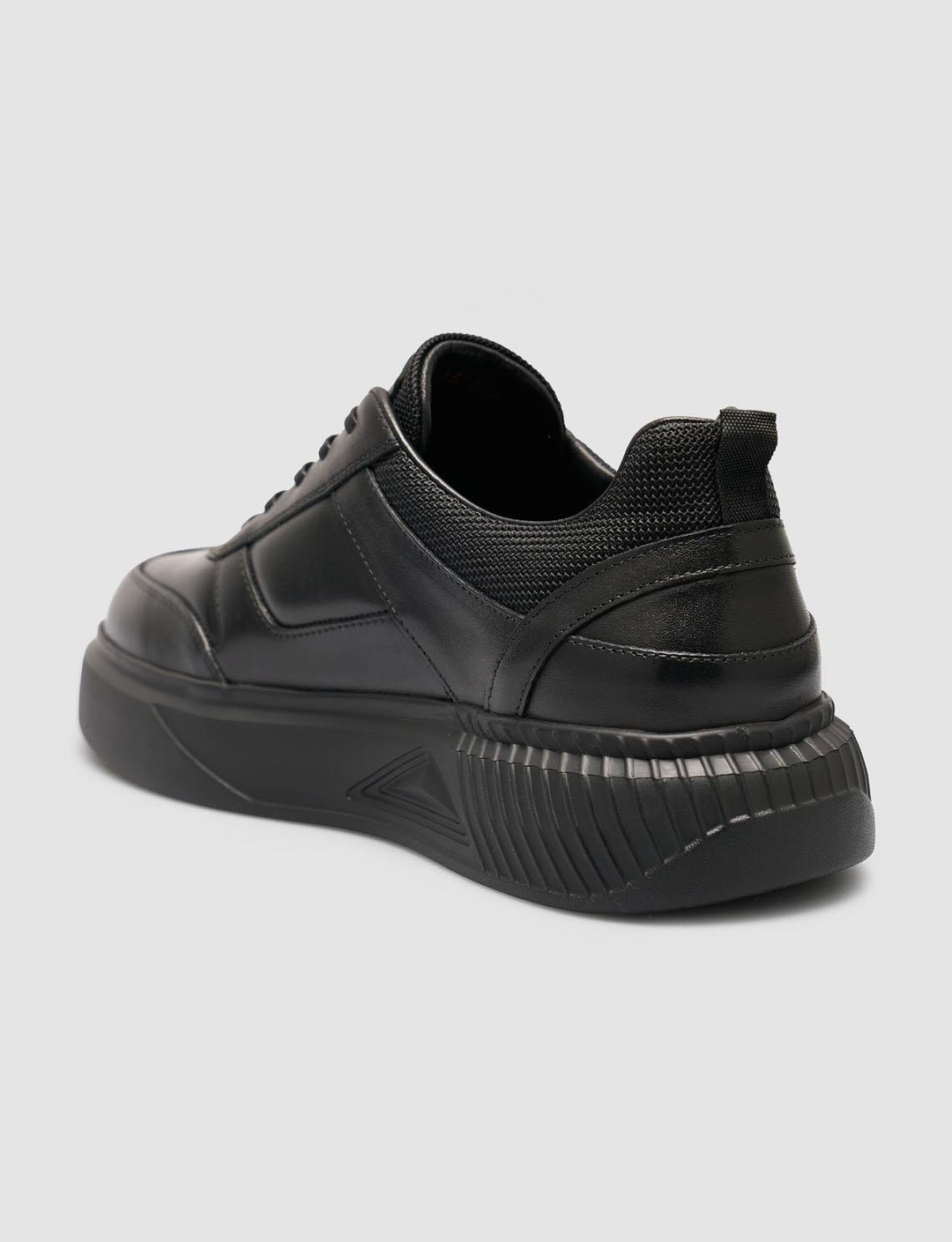 2025-Mevsimlik-Erkek-Ayakkabı