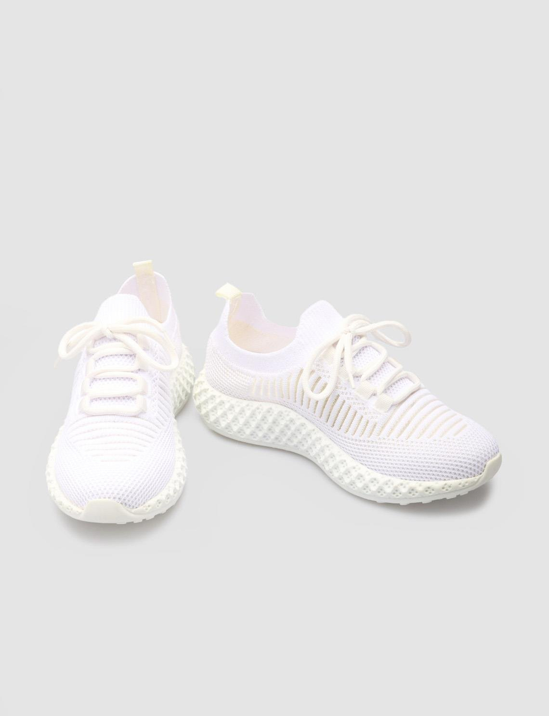 Beyaz Bağcıklı Kadın Spor Ayakkabı