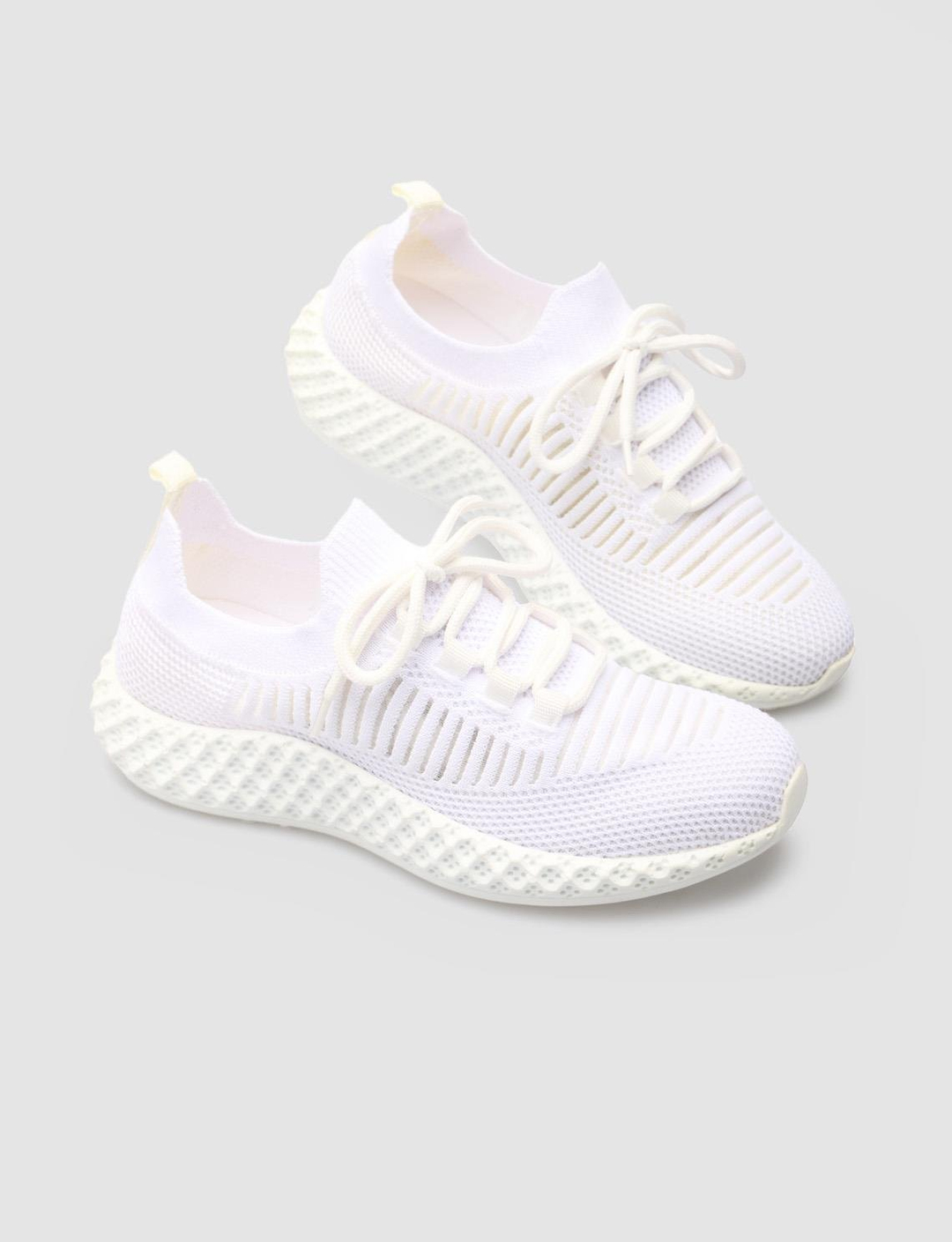 Beyaz Bağcıklı Kadın Spor Ayakkabı