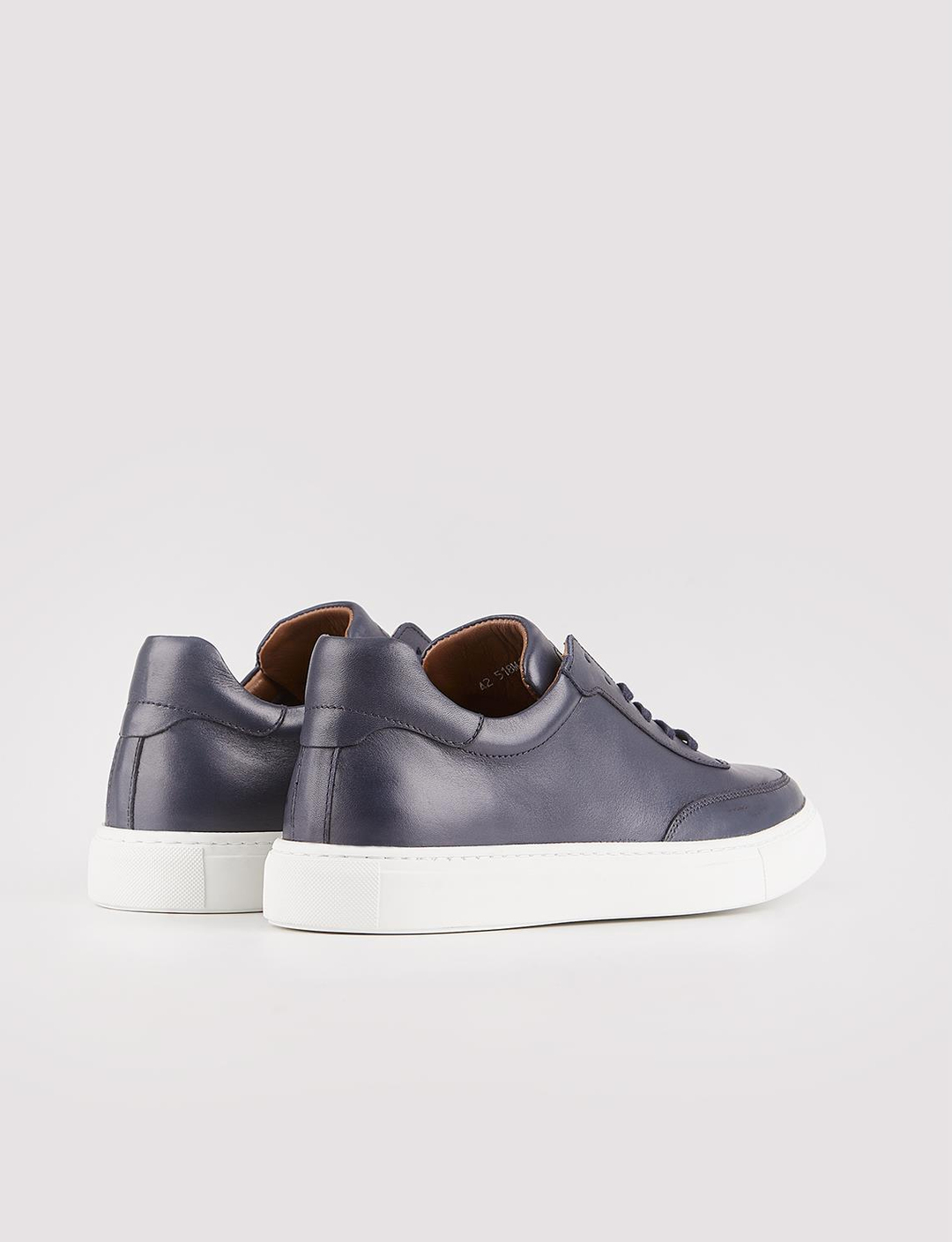 Beyaz Tabanlı Hakiki Deri Lacivert Bağcıklı Erkek Spor Ayakkabı