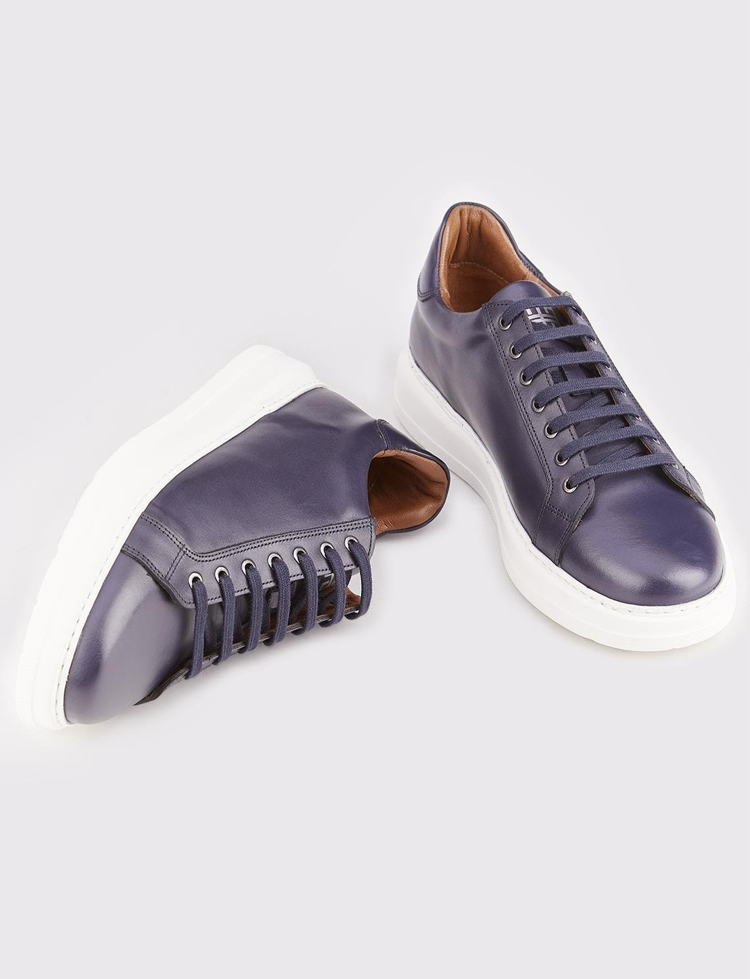 Erkek Beyaz Tabanlı Hakiki Deri Lacivert Bağcıklı Spor Ayakkabı