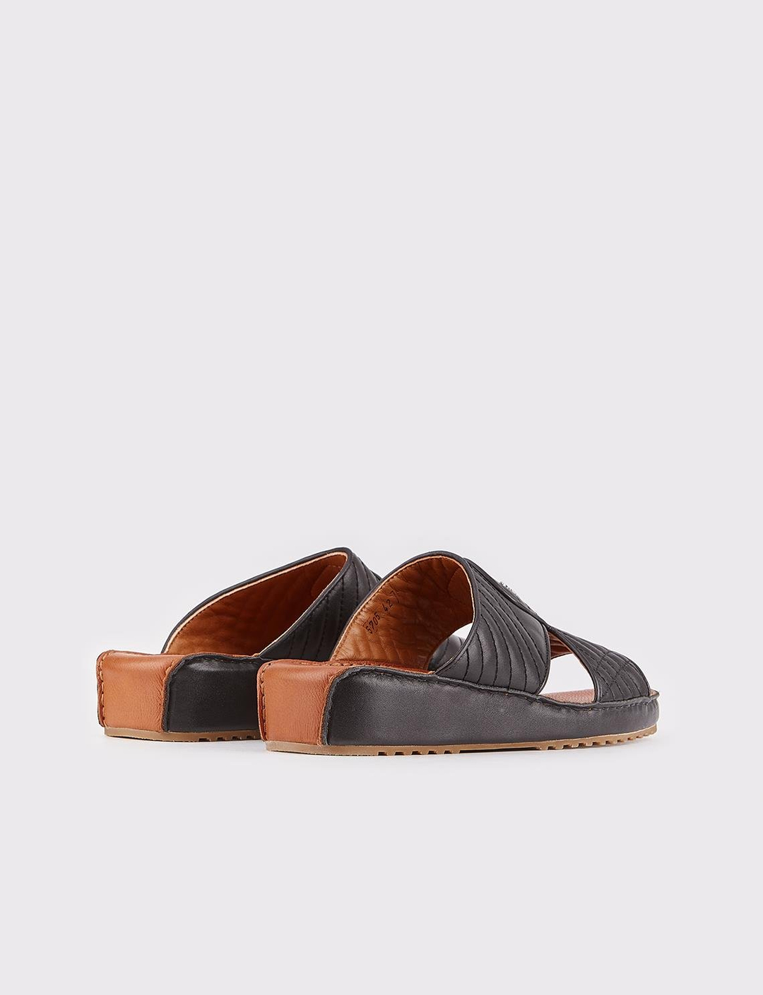 Erkek Hakiki Deri Rozet Aksesuarlı Siyah Terlik