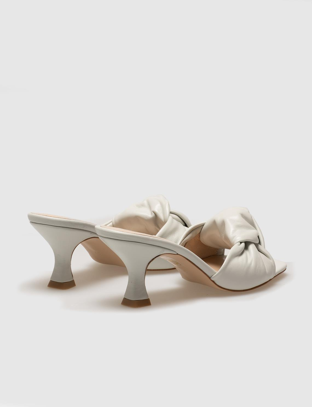 Hakiki Deri Bej Kadın İnce Topuklu Terlik