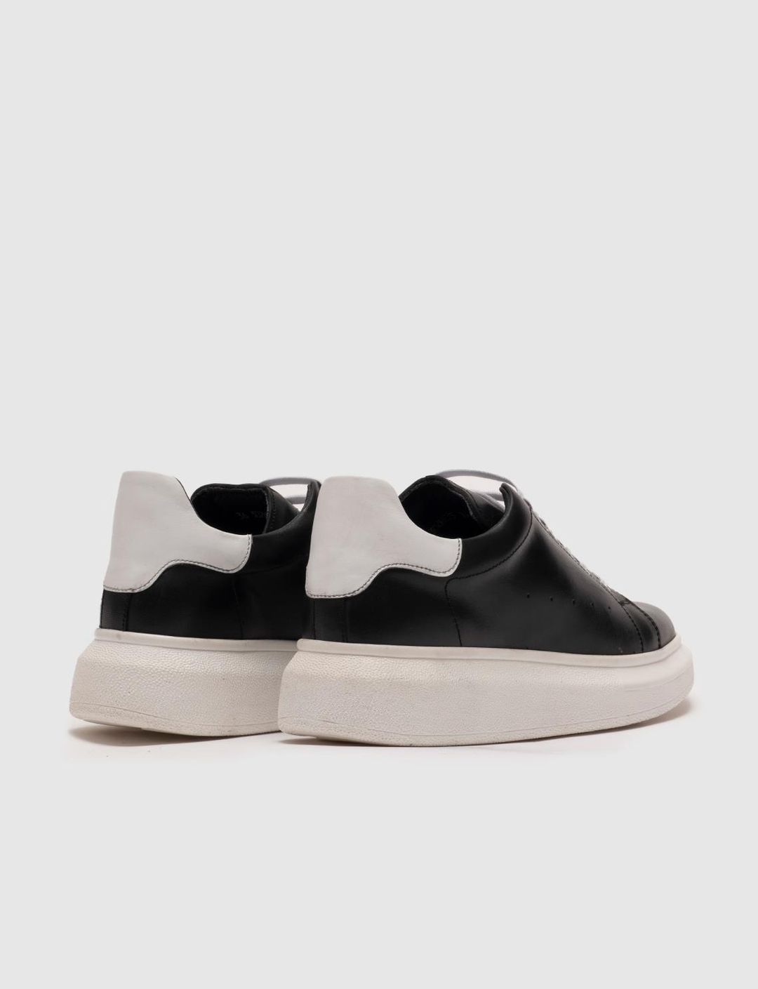 Hakiki Deri Beyaz Taban Bağcıklı Siyah Kadın Spor Ayakkabı