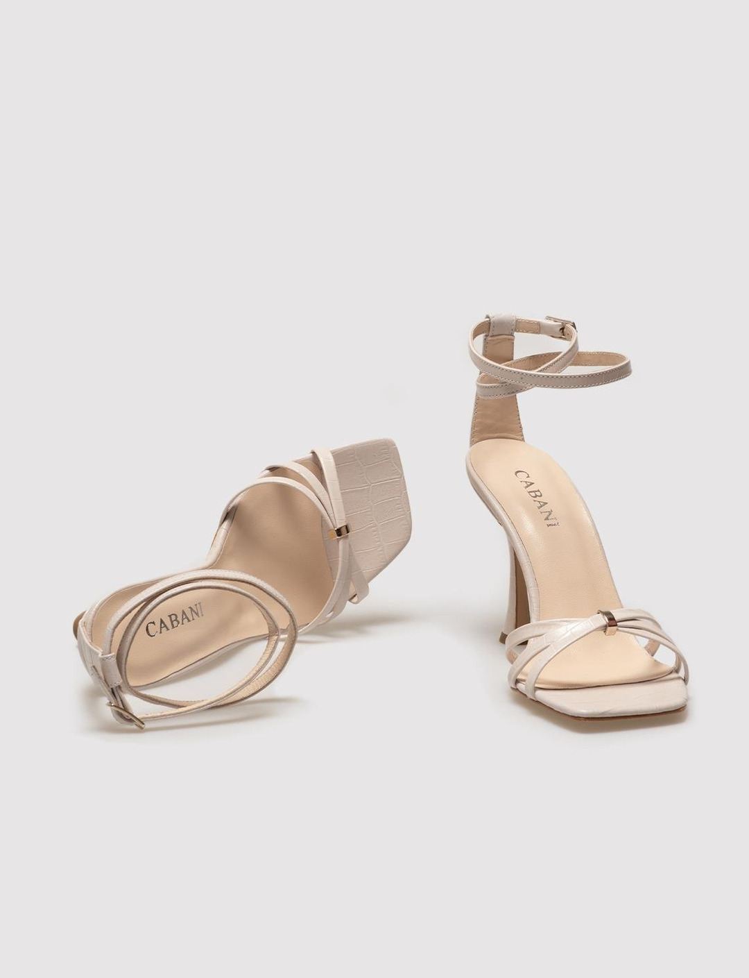 Hakiki Deri Beyaz Tokalı Kadın İnce Topuklu Ayakkabı