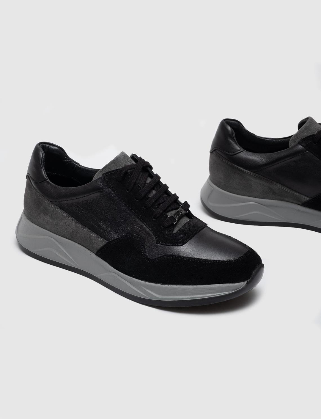 Men Grey Genuine Leather Suede Lace Up Sneakers