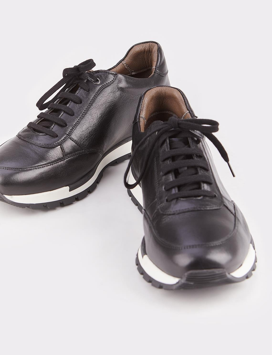 Men Black Genuine Leather Low Top Lace Up Sneakers