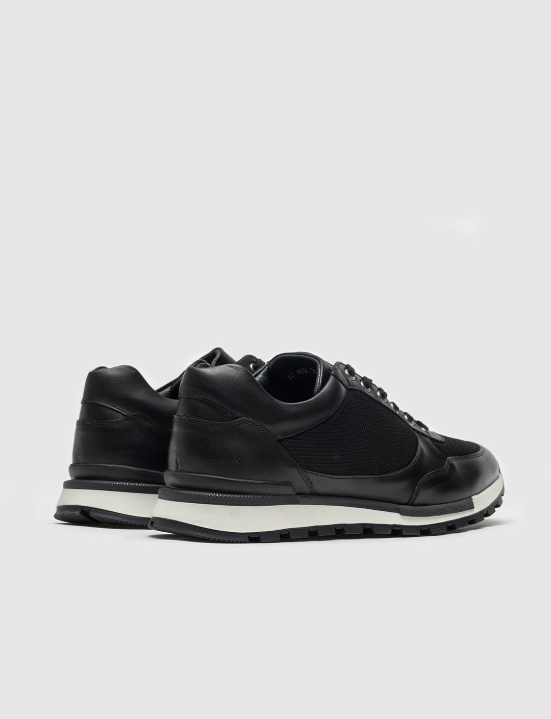 Hakiki Deri Siyah Bağcıklı Erkek Spor Ayakkabı