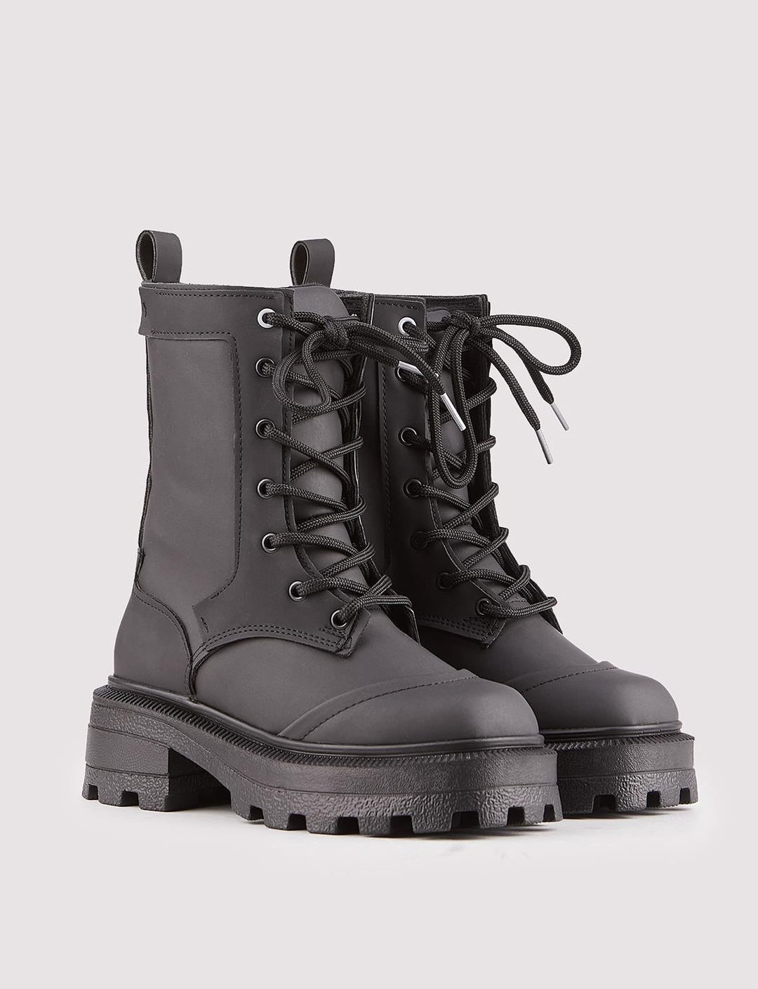 Kadın Siyah Bağcıklı Fermuarlı Günlük Bot