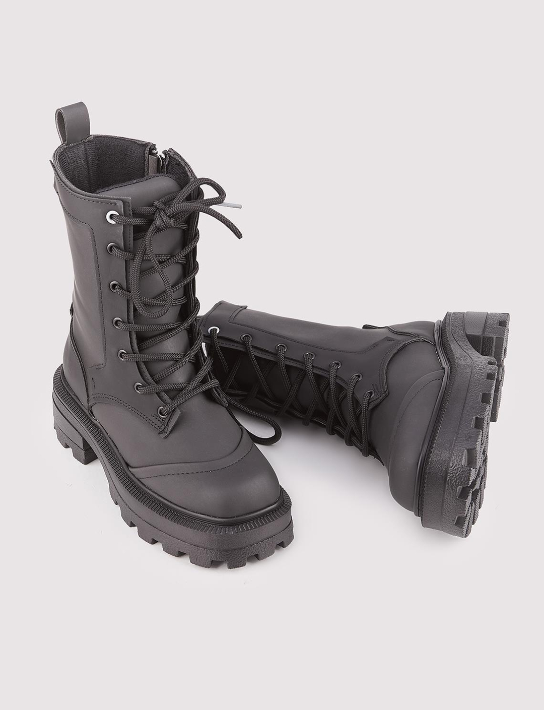 Kadın Siyah Bağcıklı Fermuarlı Günlük Bot