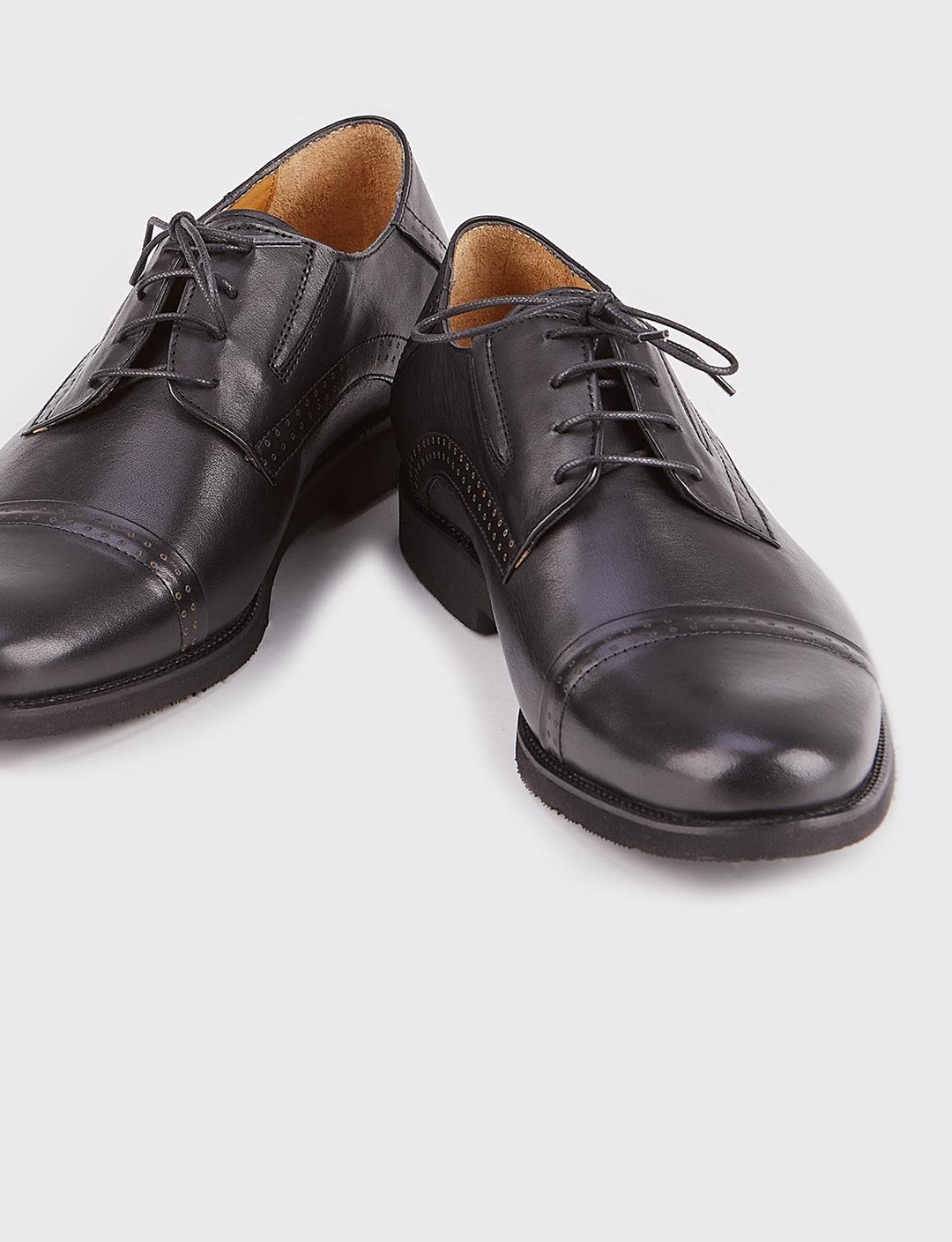 Maskarata Detaylı Hakiki Deri Siyah Bağcıklı Erkek Klasik Ayakkabı