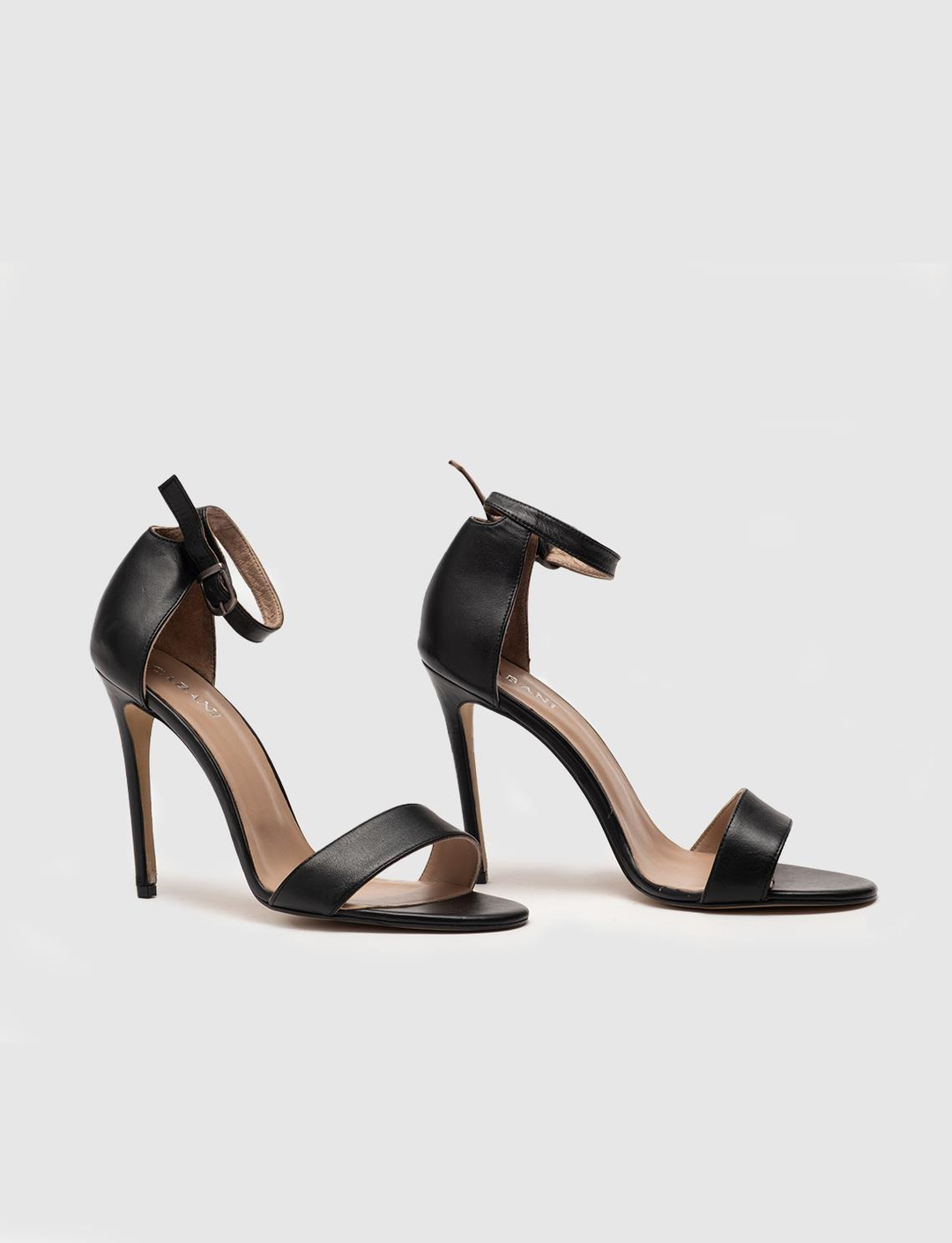 Neolit Taban Toka Detaylı Hakiki Deri Siyah Kadın Topuklu Ayakkabı