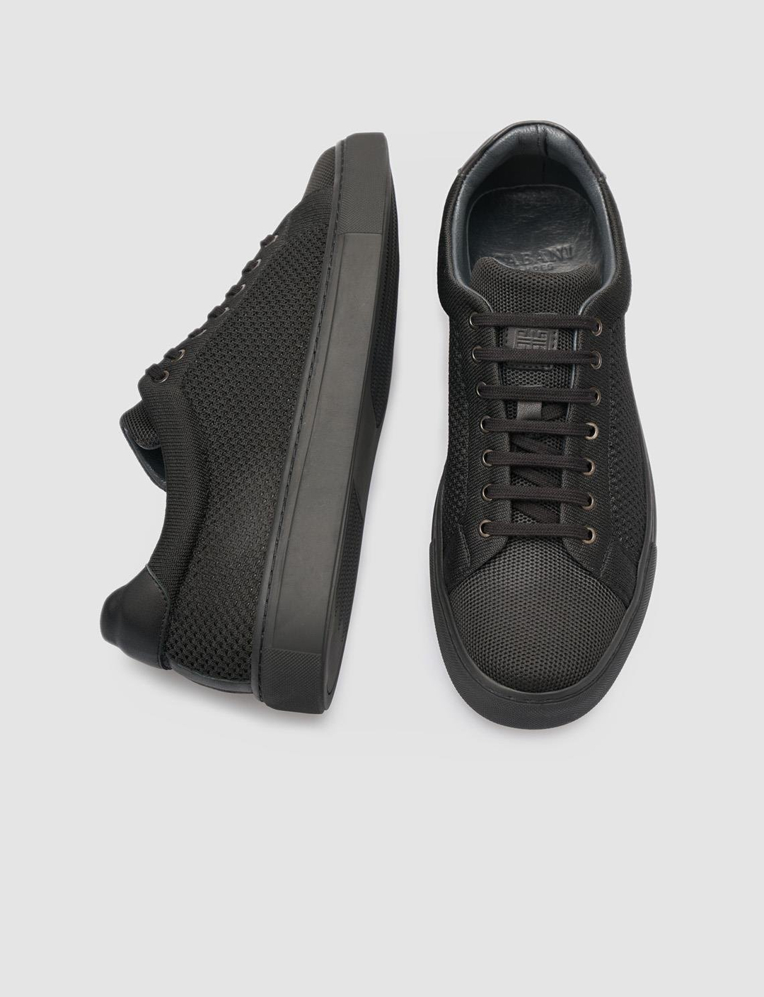 Men Black Low Top Lace Up Sneakers