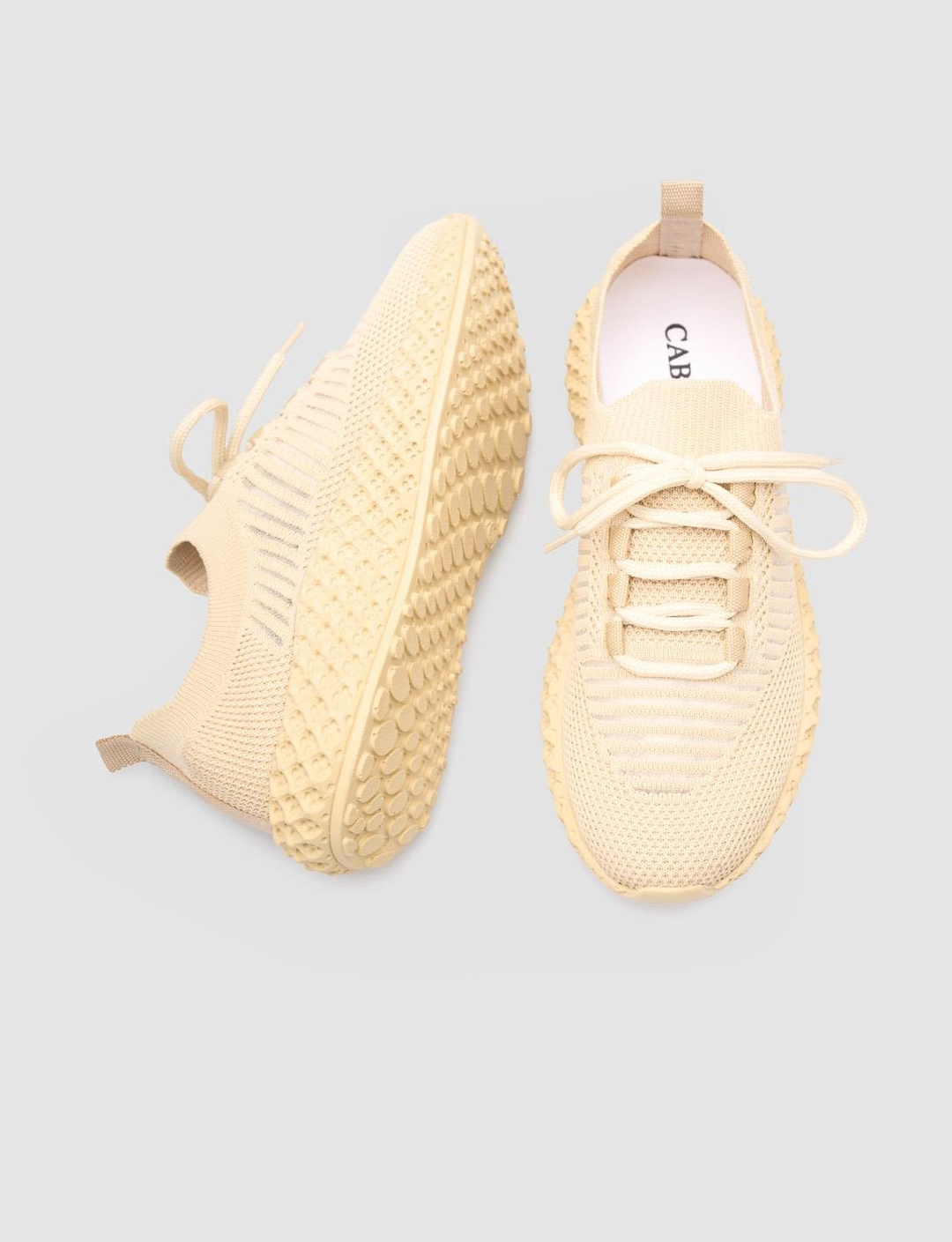 Yumuşak Taban Bej Bağcıklı Yumuşak Tabanlı Kadın Spor Ayakkabı