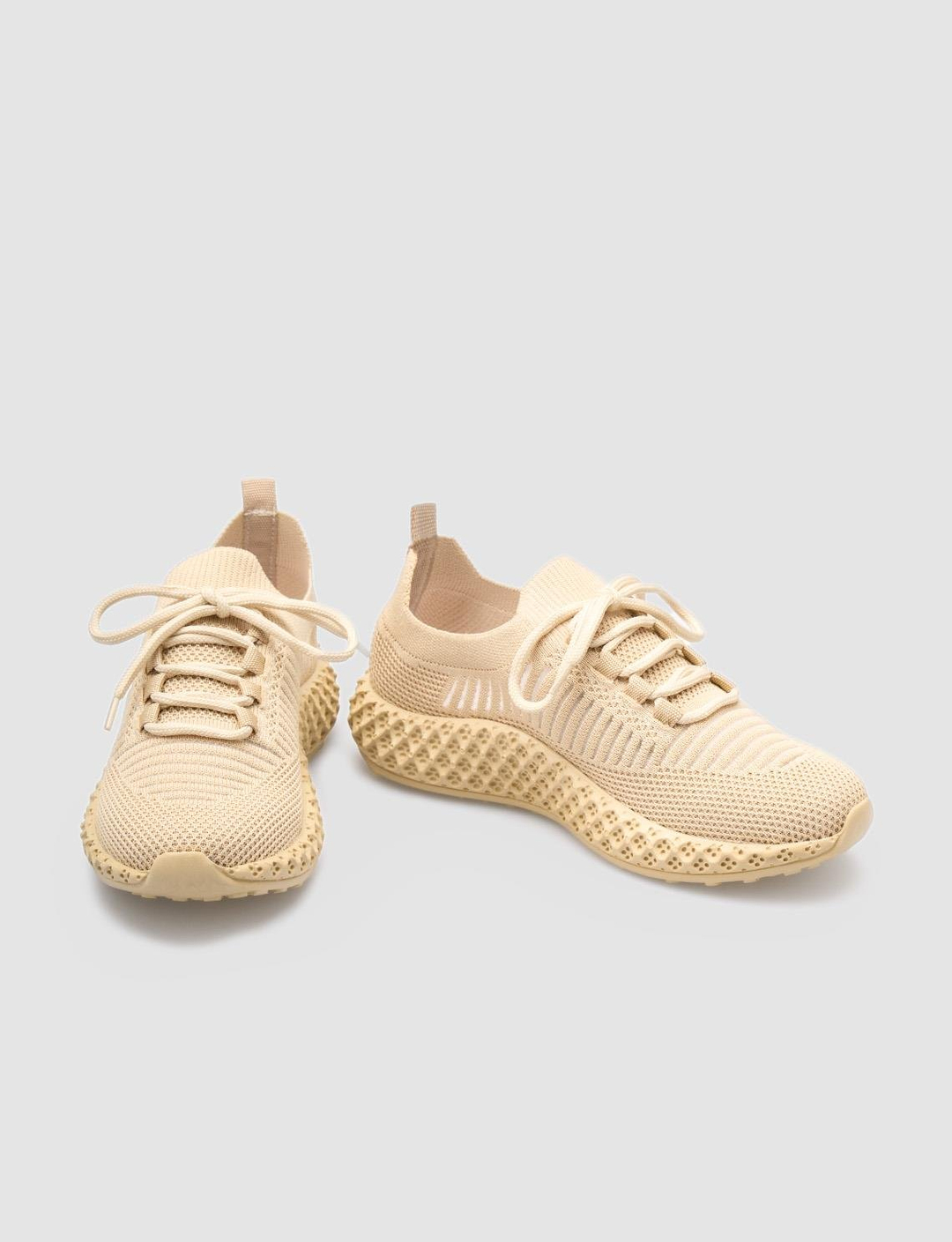 Yumuşak Taban Bej Bağcıklı Yumuşak Tabanlı Kadın Spor Ayakkabı