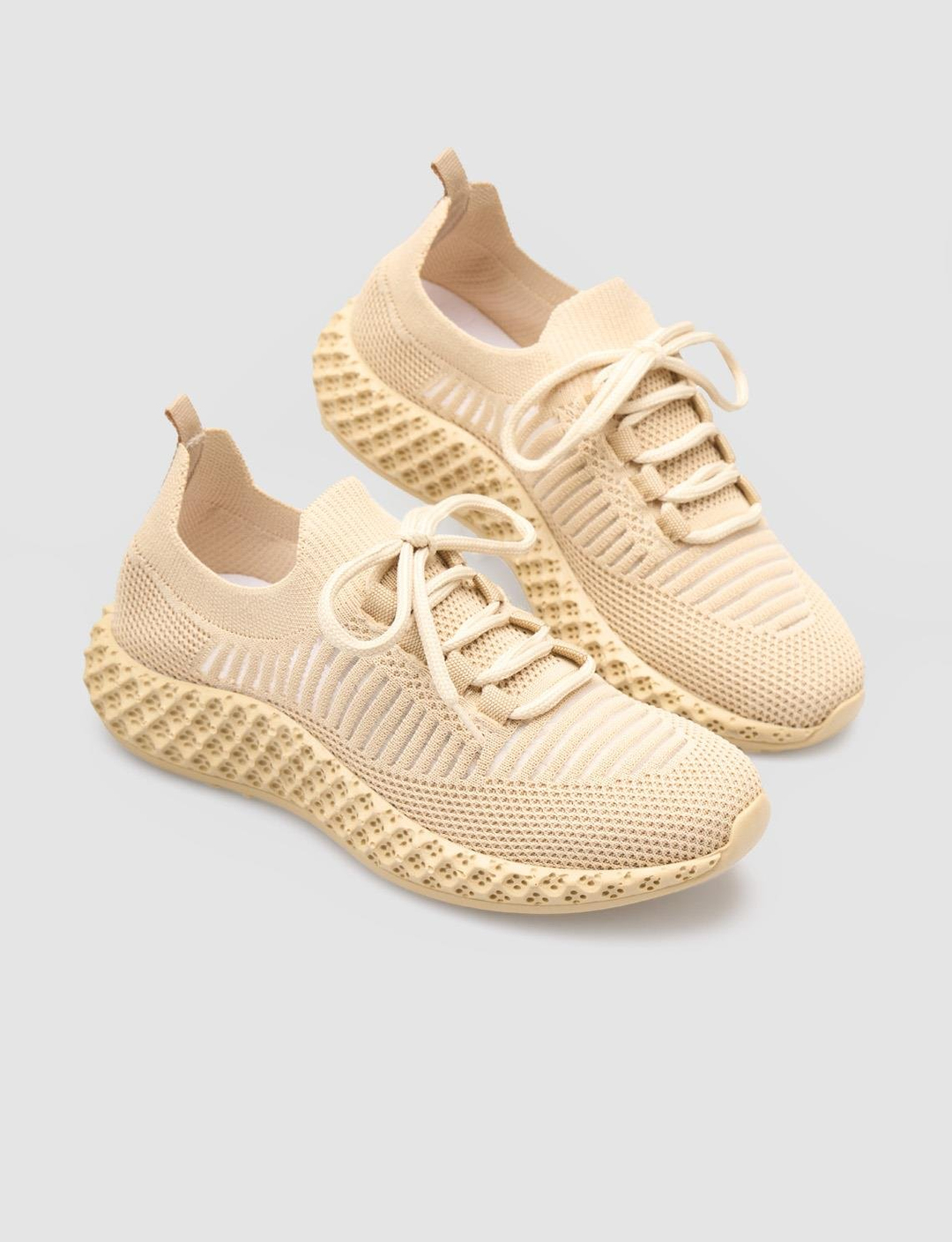 Yumuşak Taban Bej Bağcıklı Yumuşak Tabanlı Kadın Spor Ayakkabı