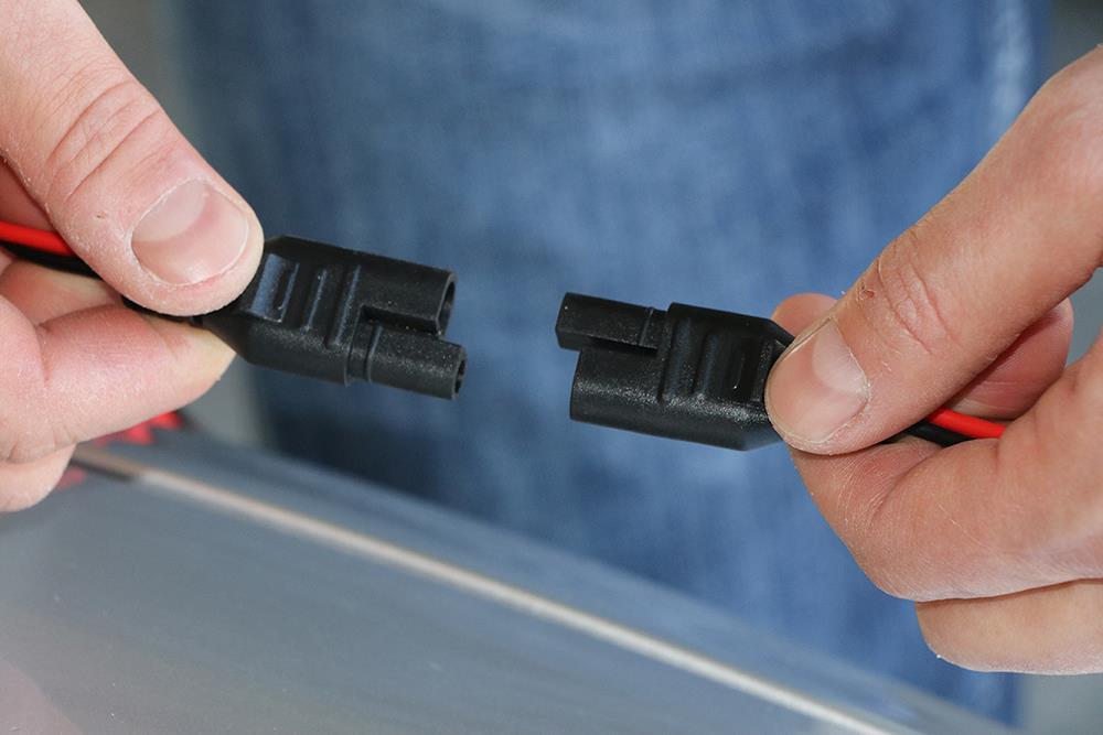 Black+DeckerBLACK+DECKER BXA27 Halka Terminalli Akü Şarj Bağlantı Kablosu ve Akü Şarj GöstergesiBXA27