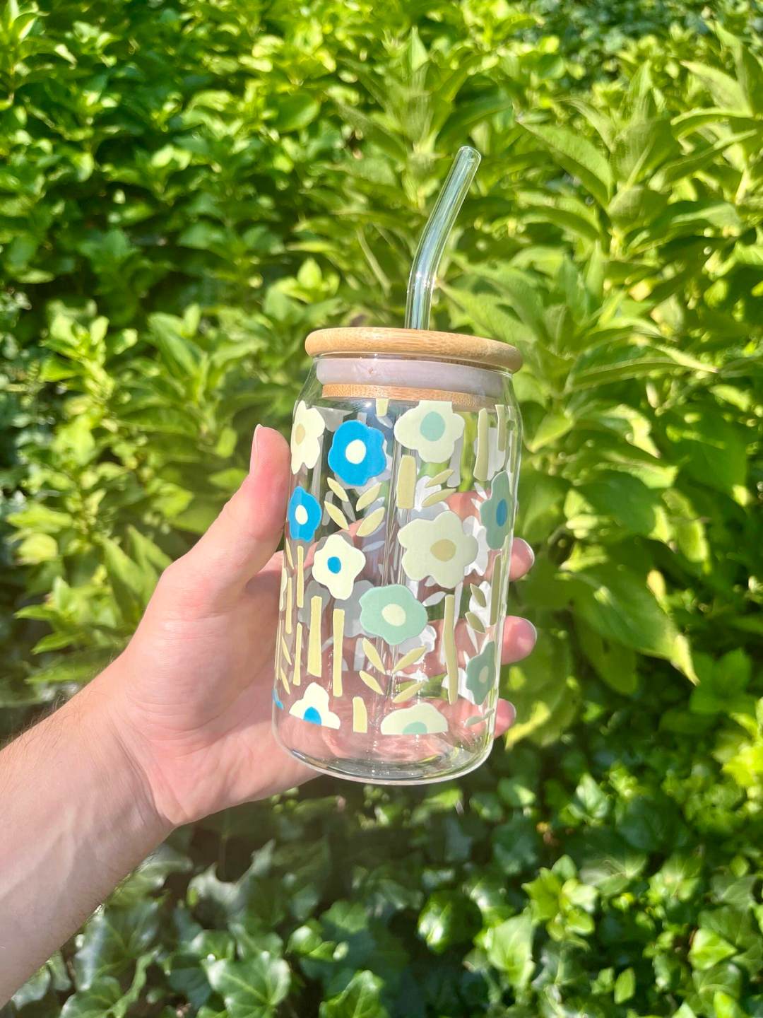 Nova Crafts Bohem Çiçek Desenli Cam Pipetli Bambu Kapaklı Isıya Dayanıklı Bardak - 330 ml Kapasite ile Şık ve Fonksiyonel Tasarım