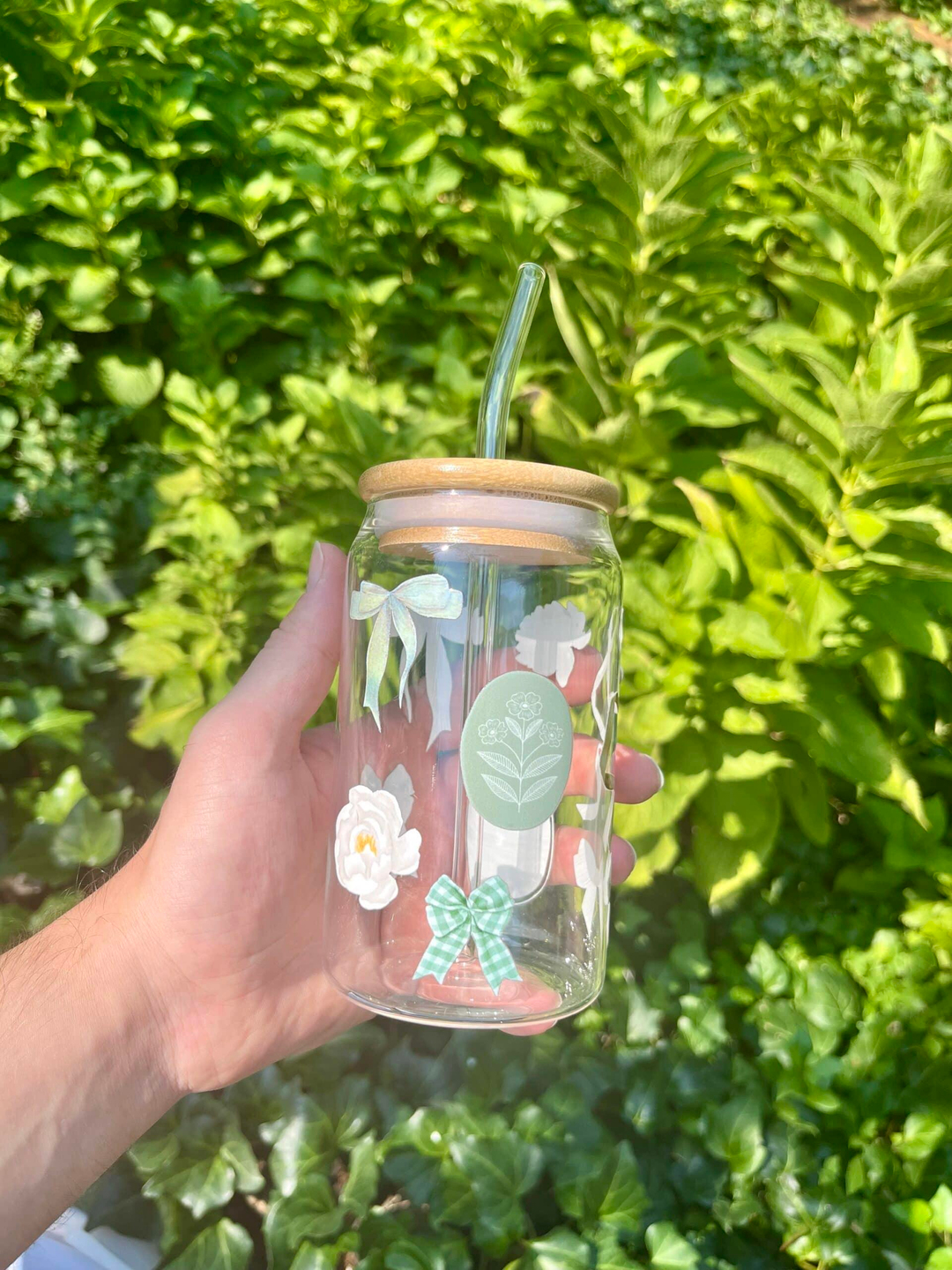 Nova Crafts Scrapbook Temalı, Cam Pipetli Bambu Kapaklı Isıya Dayanıklı Bardak - 330 ml Kapasite ile Şık ve Fonksiyonel Tasarım
