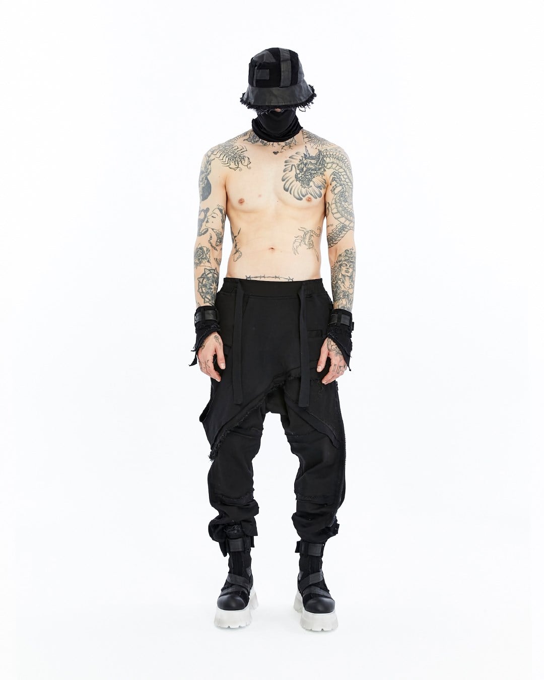 SPLIT ZIP PANTS