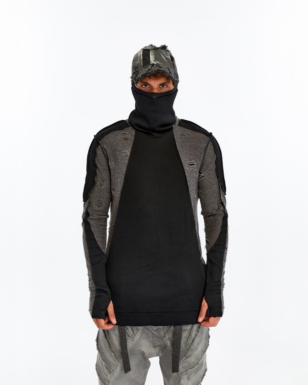 TEARLINE TURTLENECK TOP