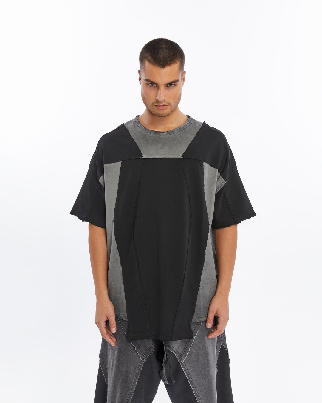 GEOMETRIC SHAPED T-SHIRT