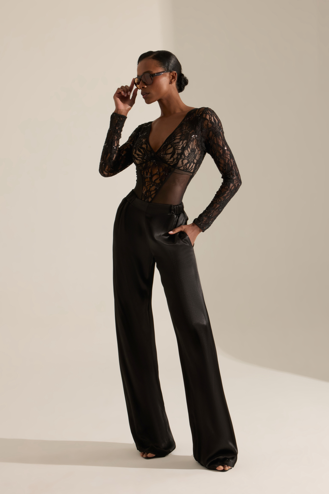 Cenova Siyah Dantelli Bodysuit