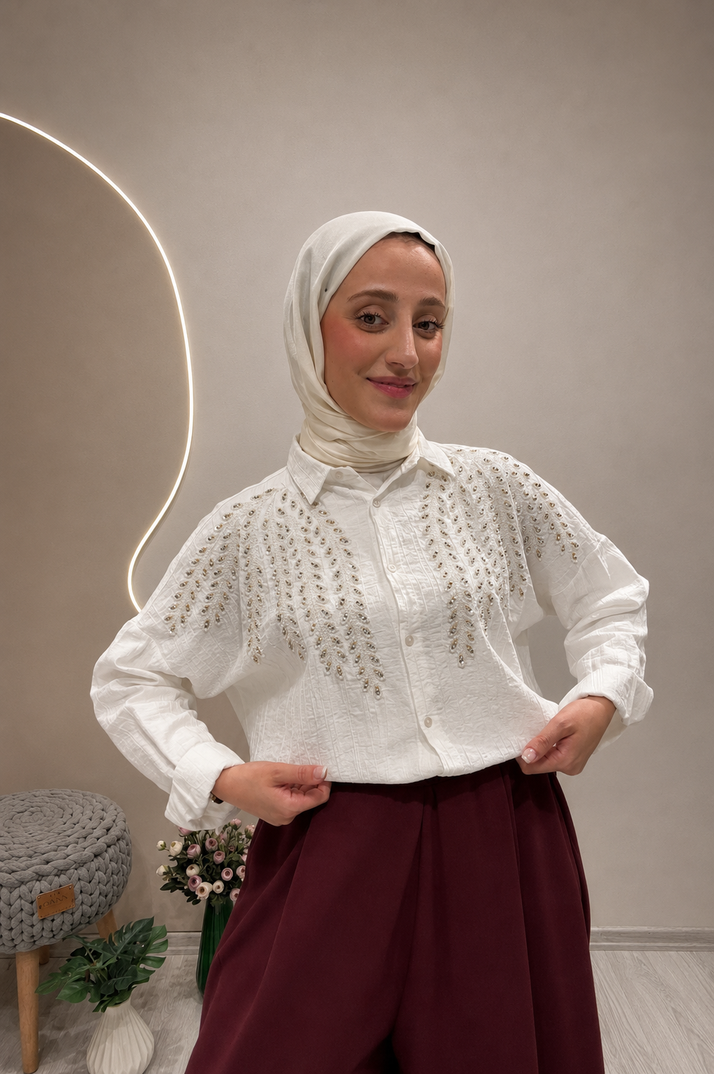 MİNİK YAPRAK TAŞLI GÖMLEK Beyaz