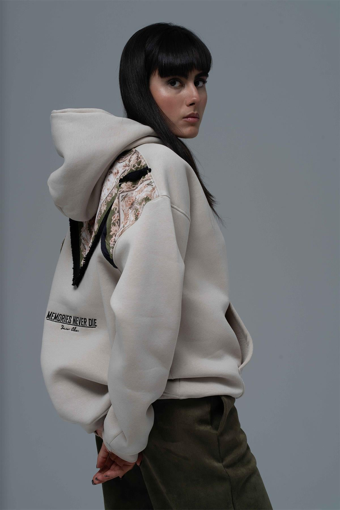 Memories Never Die Oversize Sweatshirt Kadın Ekru