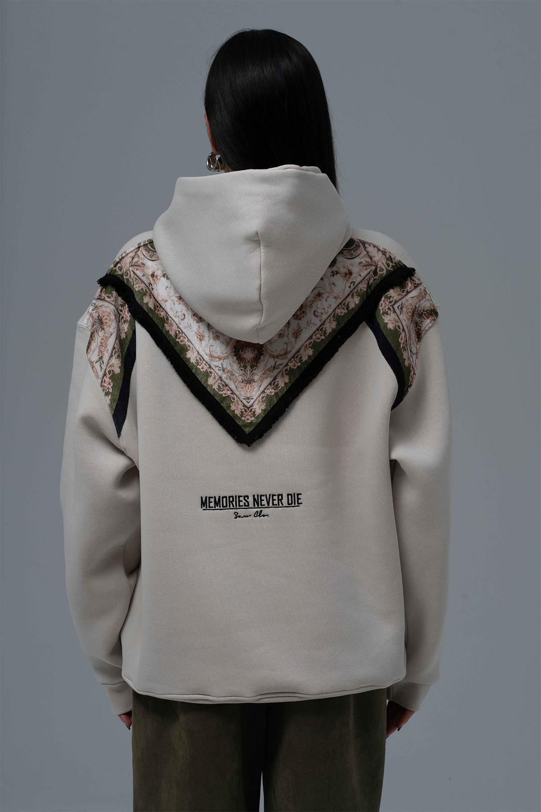 Memories Never Die Oversize Sweatshirt Kadın Ekru