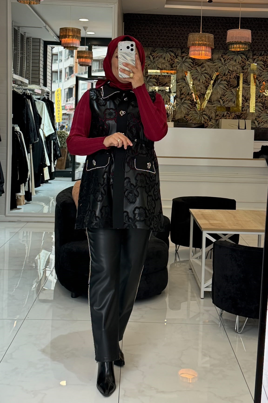 Selin Ada Deri Yelekli Takım 