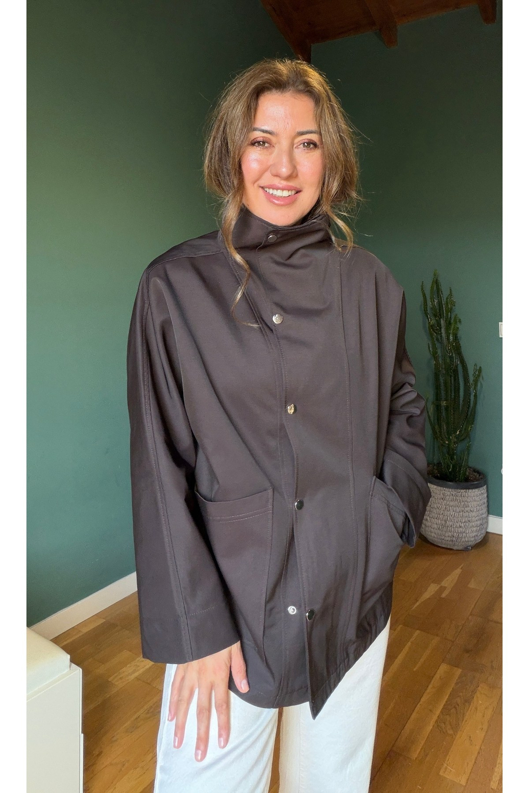 Çıtçıtlı funnel neck (dik yaka) kısa trençkot
