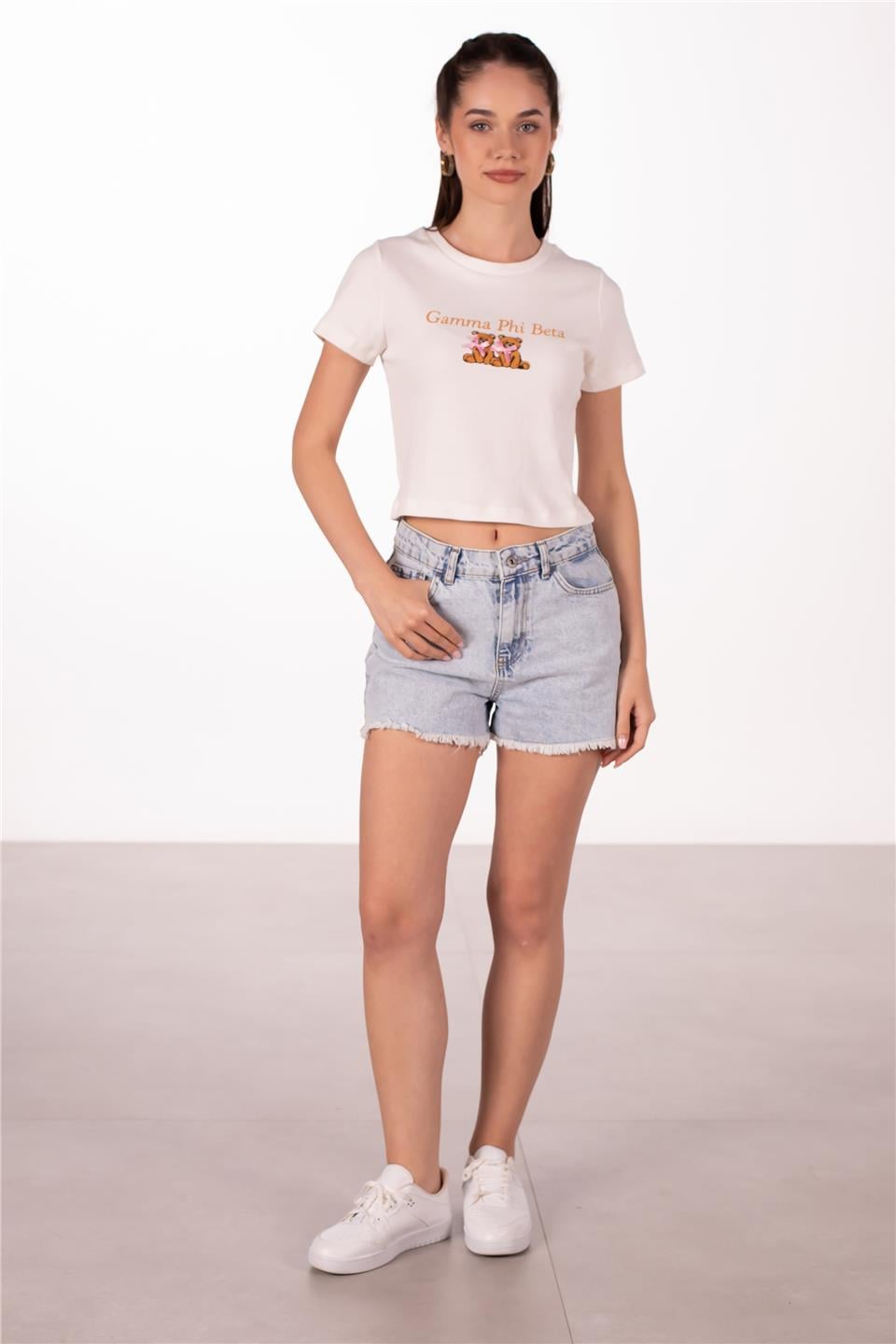 Gamma phi beta yazılı crop t-shirt-10434 Beyaz