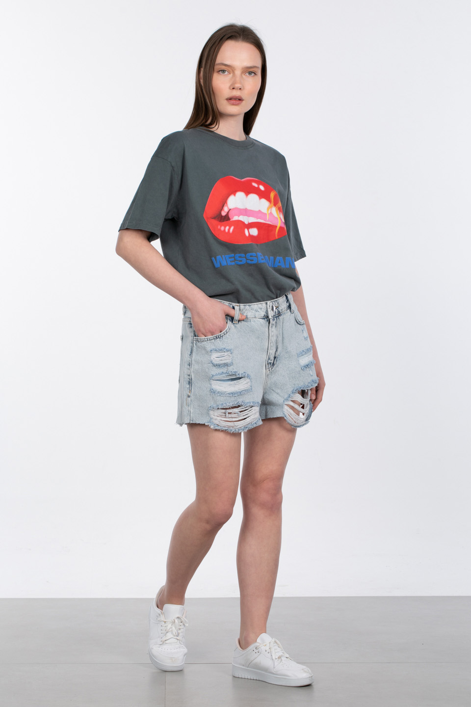Yırtık detaylı denim şort-13472 Buz Mavi