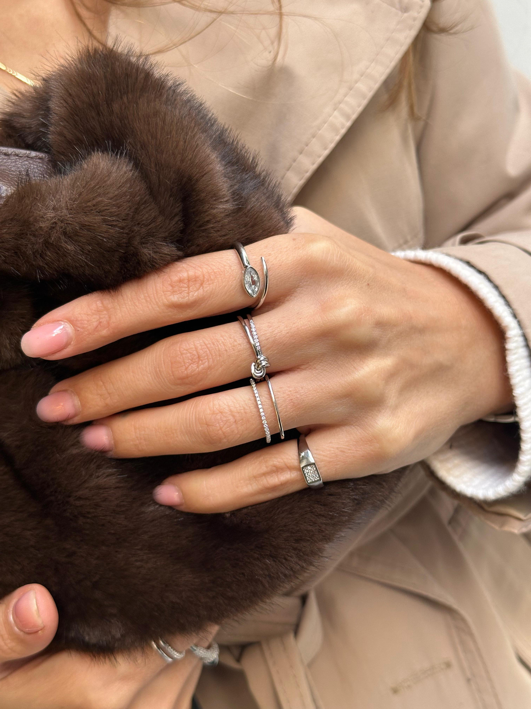 Altın Kaplama Gömme Taşlı Kare Model Serçe Parmak Yüzüğü Gümüş