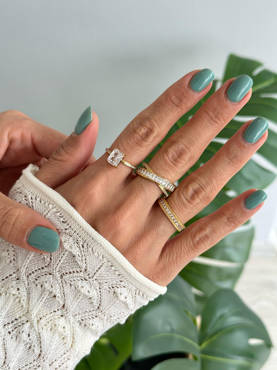 Çelik Simli Gömme Taşlı Yüzük Gold