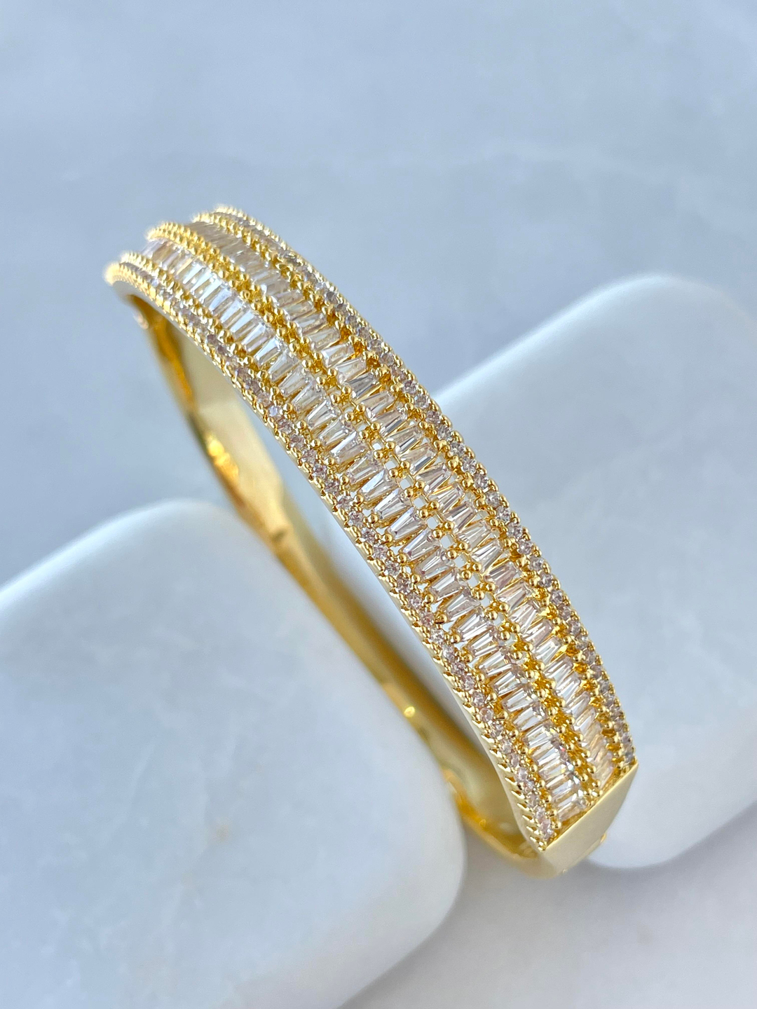 Özel Seri Baget ve Kristal Taşlı Kelepçe Gold