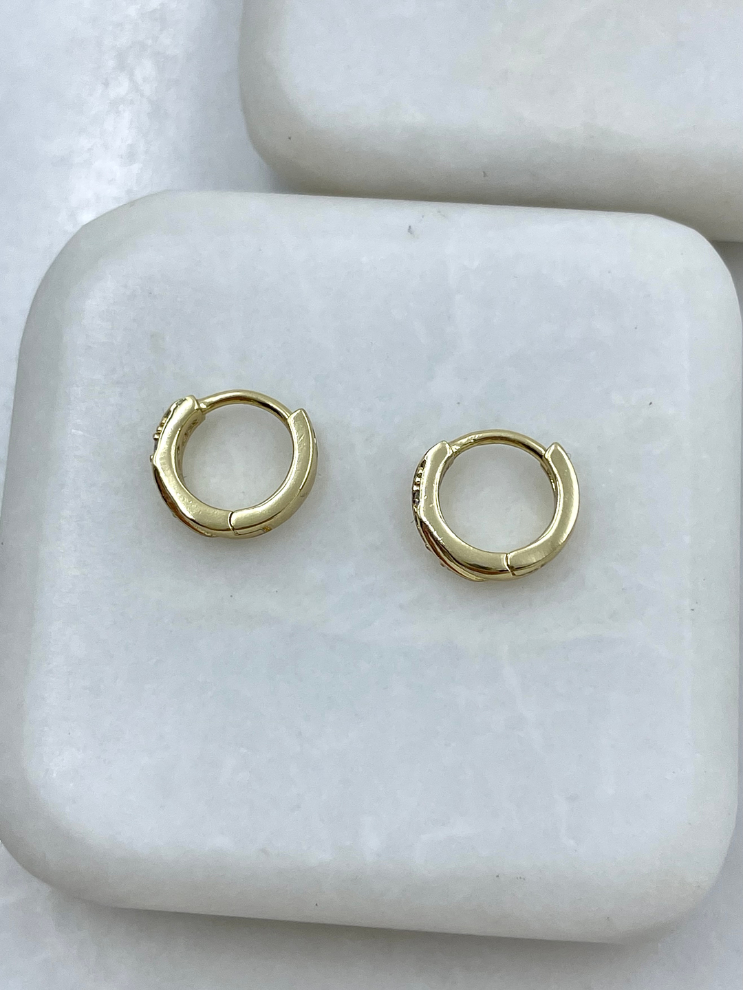 Özel Seri Gömme Taşlı Minik Halka Küpe 1 cm Gold