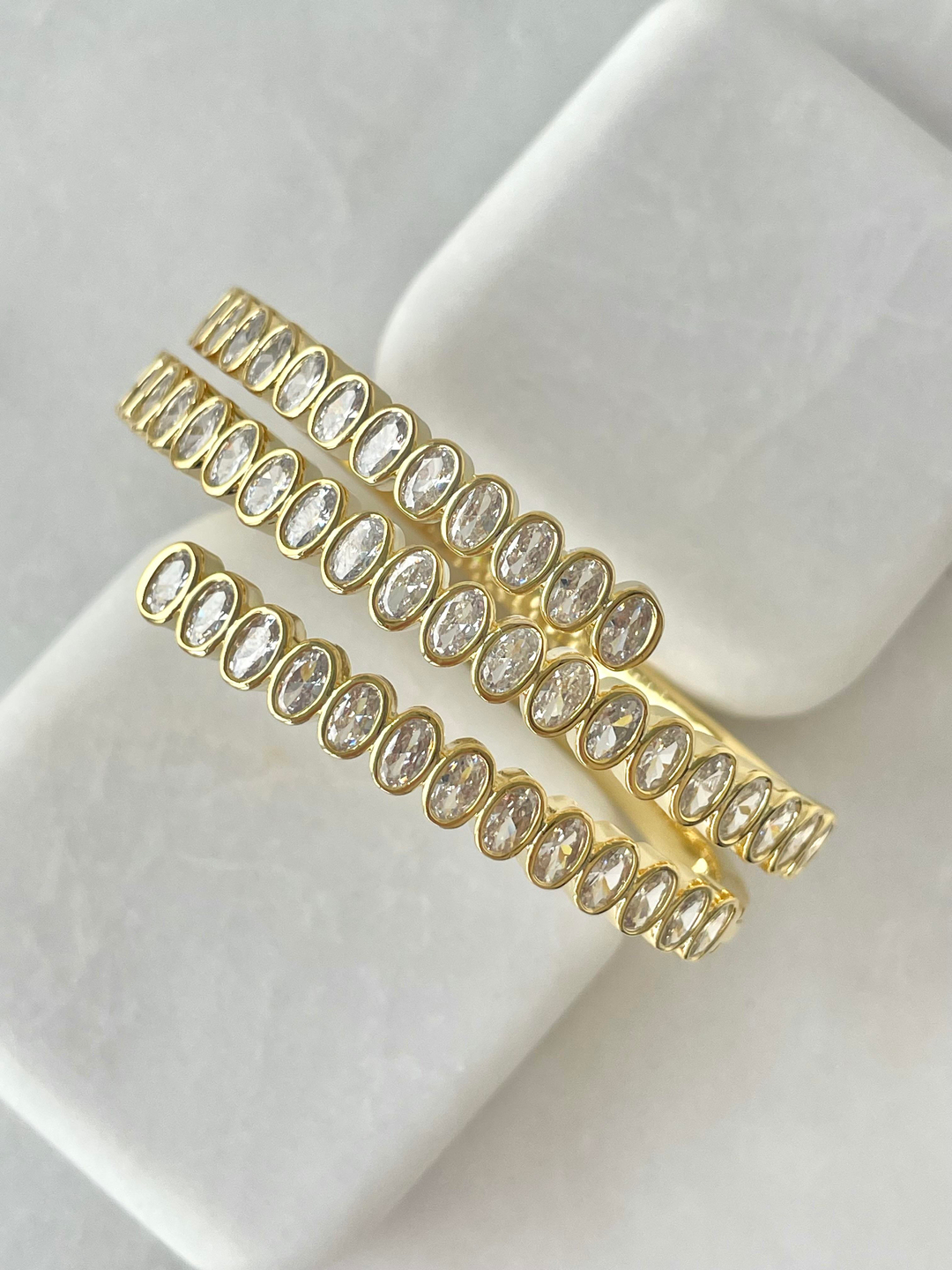 Özel Seri Üç Sıra Zirkon Taşlı Kelepçe Bileklik Gold