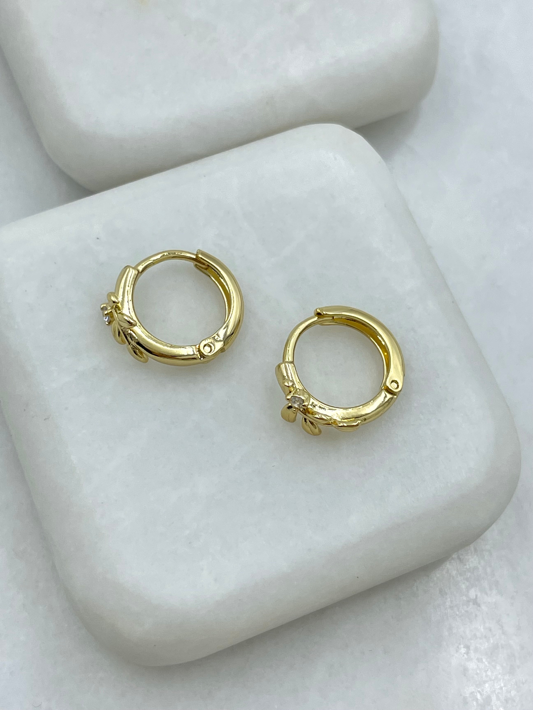 Özel Seri Kristal Taşlı Yaprak Model Küpe Gold