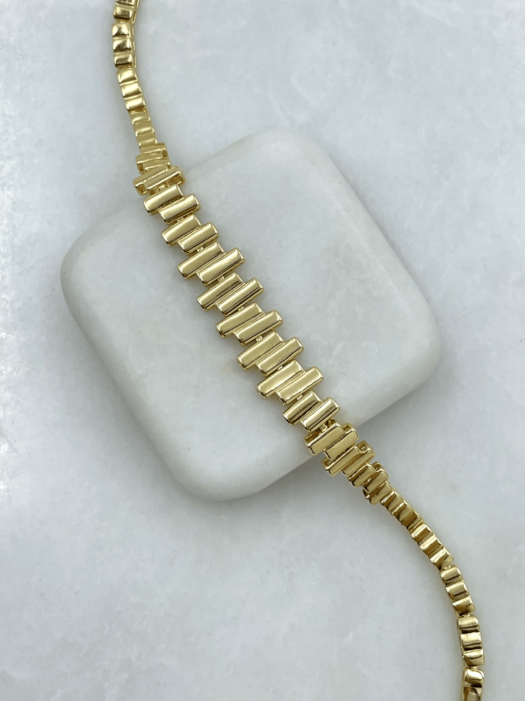 Özel Seri Asimetrik Boru Model Bileklik Gold