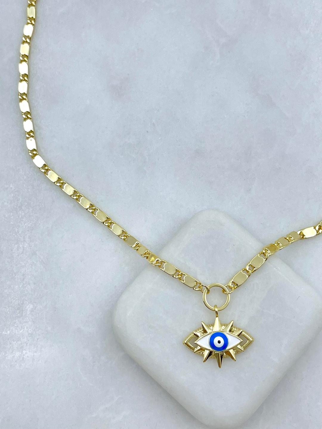 Altın Kaplama Plaka Yansımalı Göz Sallantılı Kolye Gold